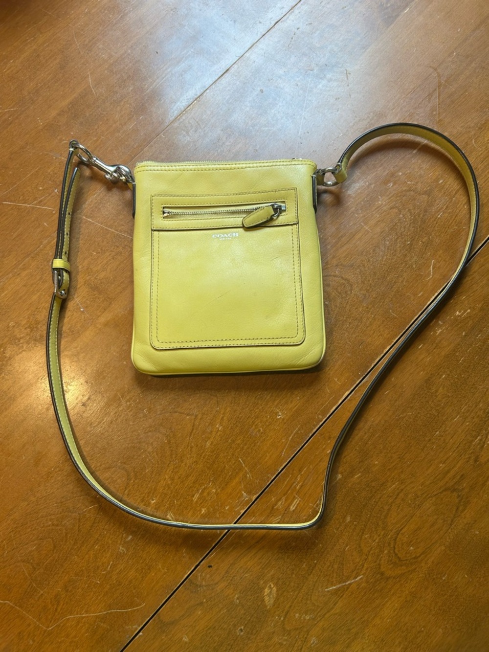 COACH 47989 Leather Yellow Lemon Purse